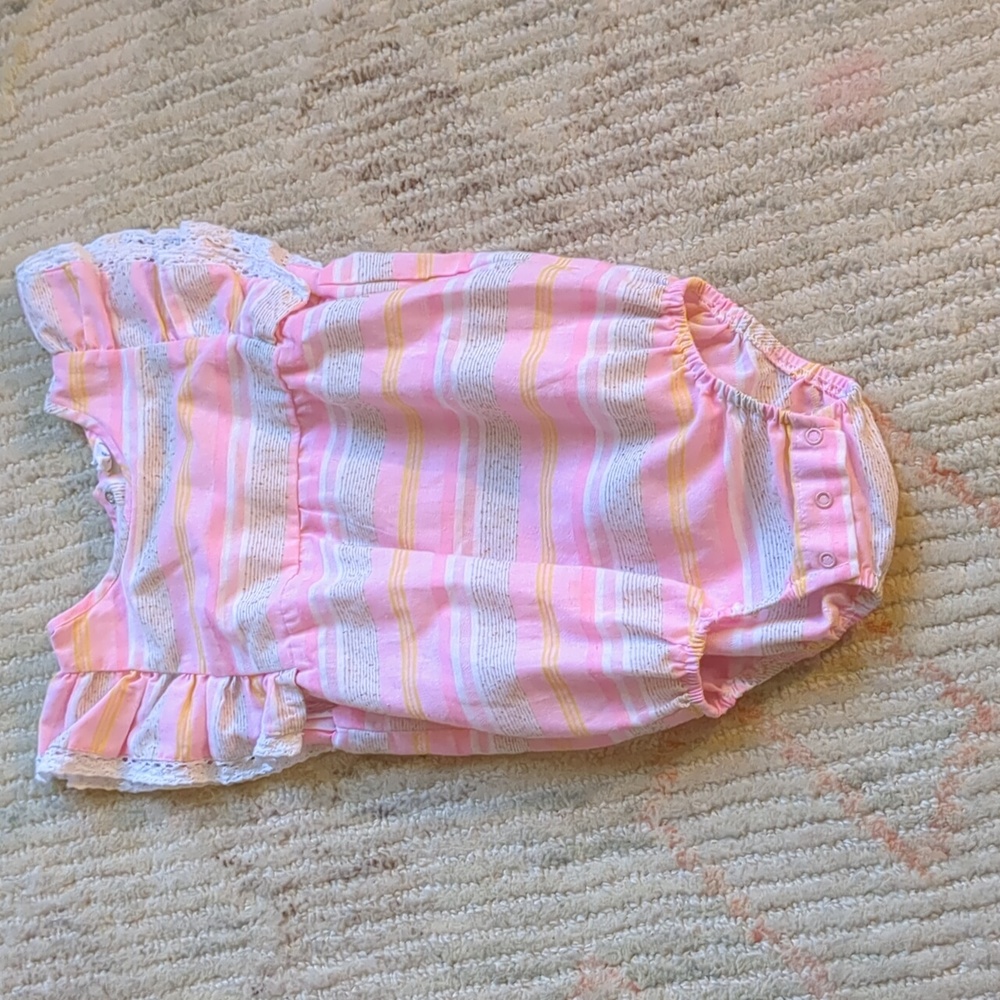 3 EGG NY Rompers - Picture 3 of 4